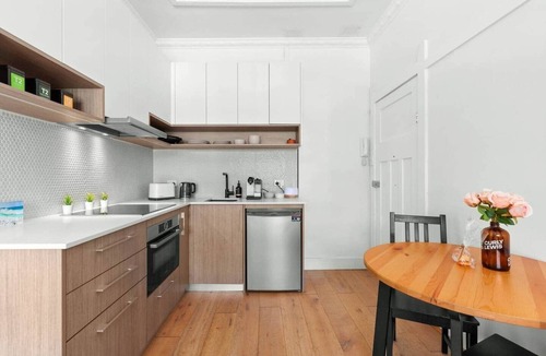 Bondi Beach Apartment | Modern Bondi Pad, Steps to Beach