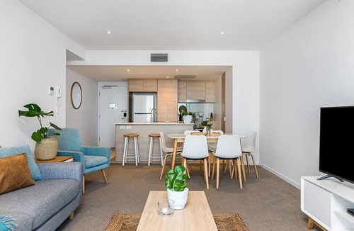 Broadbeach Condo | Modern Broadbeach Apartment With Amazing Views
