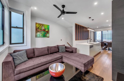 Bulimba Apartment | Modern, chic 3BR townhouse in luxury complex, top location, free wifi