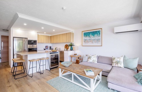 Burleigh Heads Apartment | Modern Coastal Living in the Heart of Burleigh Heads