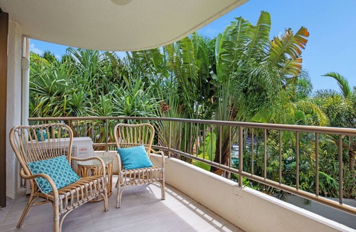 Burleigh Heads Apartment | Modern Coastal Living in the Heart of Burleigh Heads