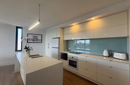 Trigg Apartment | Modern coastal stay in the heart of Scarborough