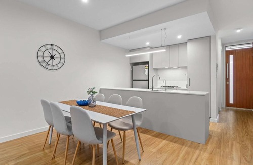 Campbelltown House | Modern Comfort and urban Convenience compbelltown nest