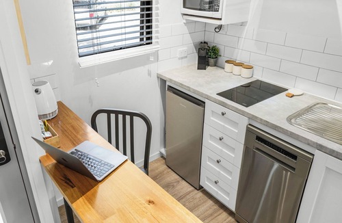 Connolly Cottage | Modern Cottage Near Joondalup Resort & Beaches