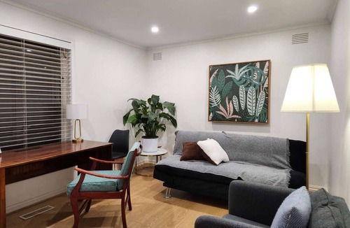Frankston House | Modern, cozy and comfortable home in a prime Frankston location.