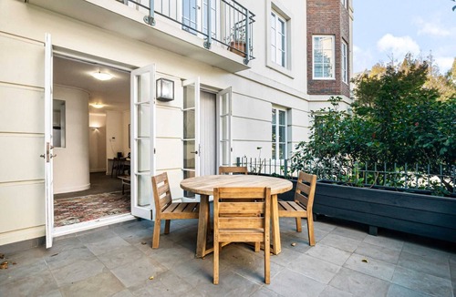 East Melbourne Apartment | Modern East Melbourne 2-Bed Apartment with Parking