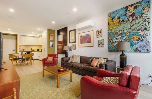 North Melbourne Apartment | Modern & Eclectic 2 Bed/2 Bathroom - No Carpark
