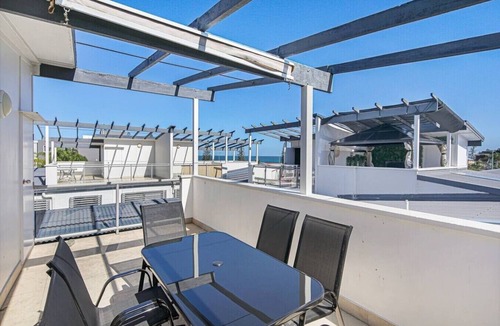 Margate Apartment | Modern Family Seaside Escape – Stroll to the Water