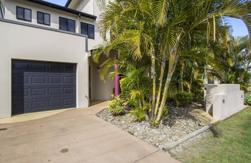 South Evans Head Apartment | Modern family townhouse with pool, BBQ courtyard & central Evans Head location close to shops, river