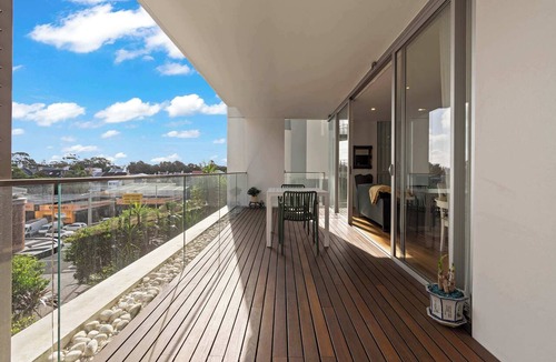Bondi Junction Apartment | Modern Haven Near Beach & City