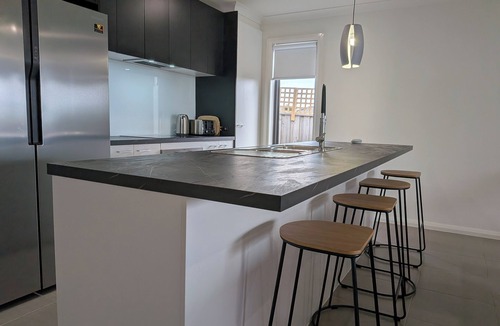 Curlewis House | Modern home close to bay, beach, wineries and golf courses. Entertainers delight