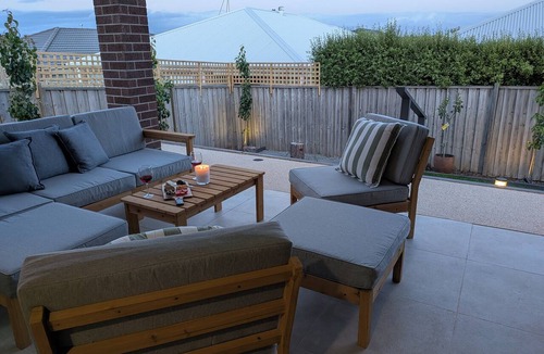 Curlewis House | Modern home close to bay, beach, wineries and golf courses. Entertainers delight