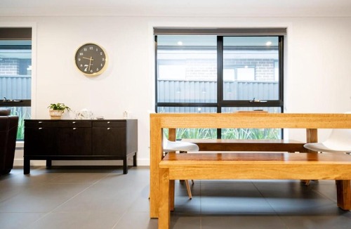 Newstead Apartment | Modern Home for Large Groups or Families