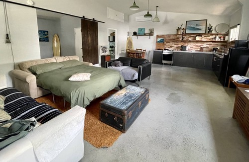 Iluka Apartment | Modern industrial self contained dwelling one bedroom pet friendly