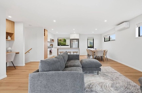 Rose Bay House | Modern Lindisfarne Retreat