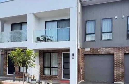 Marsden Park House | Modern Marsden Park Stay Near Shops & Parks