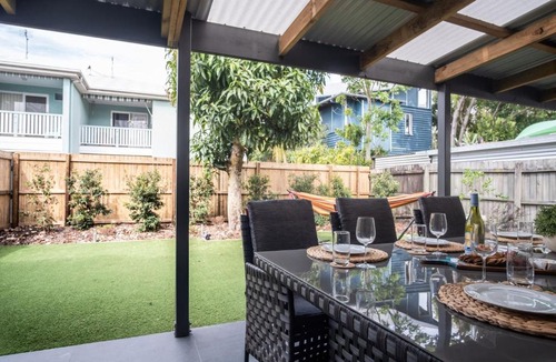 Mudjimba House | Modern Pet-friendly Mudjimba Townhouse