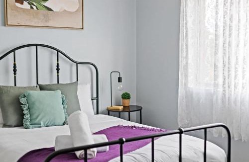 Liverpool House | Modern Private Double Room - Central Spot at Liverpool - Shared Bathroom