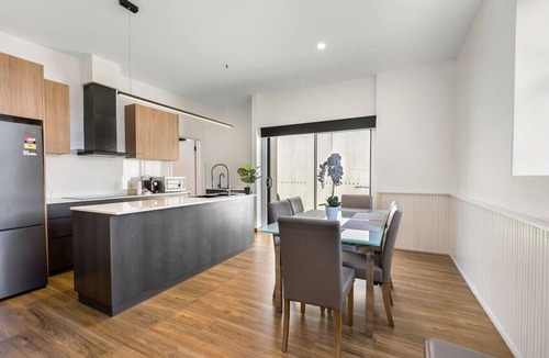 Bellerive House | Modern Refine home for 3BR