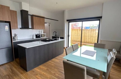 Bellerive House | Modern Refine home for 3BR