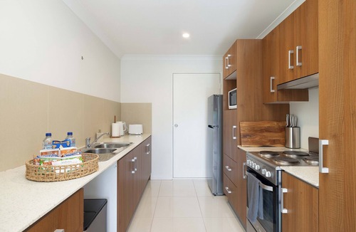 Rocklea Apartment | Modern Rocklea 1BR | Kitchen & Balcony | 116D1
