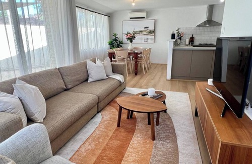 Armadale House | Modern Stay in Armadale