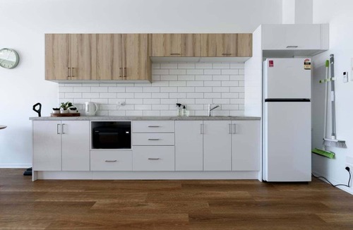 Hillcrest Apartment | Modern Studio Near Burnie | Cozy & Bright