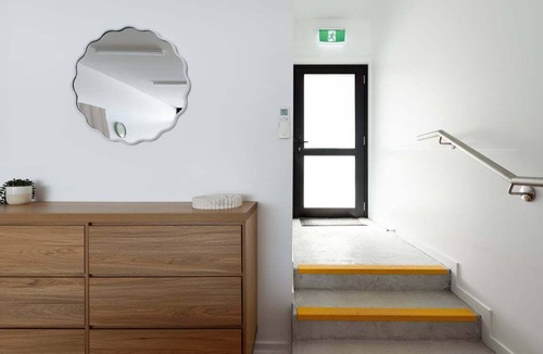 Hillcrest Apartment | Modern Studio Near Burnie | Cozy & Bright