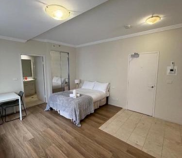 Darling Harbour Apartment | Modern Studio Steps to Chinatown & Darling Harbour