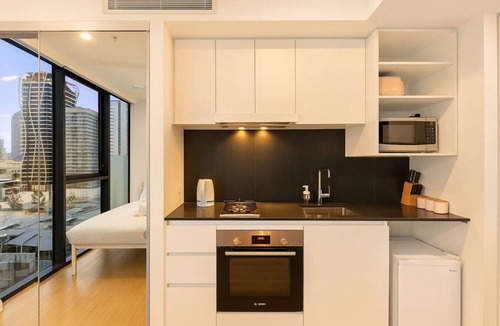 South Brisbane Apartment | Modern Studio w/Pool, Gym, Views - South Brisbane