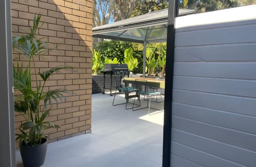 Athelstone Apartment | Modern studio with private patio