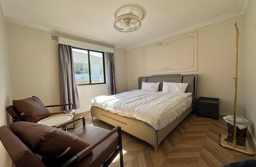 Bankstown House | Modern Vintage Single & King size Rooms