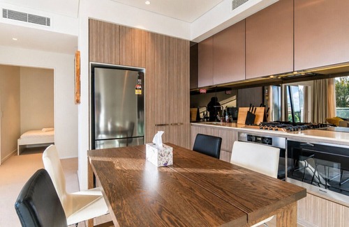 Zetland Apartment | Modern Zetland Stay Above Green Square Station
