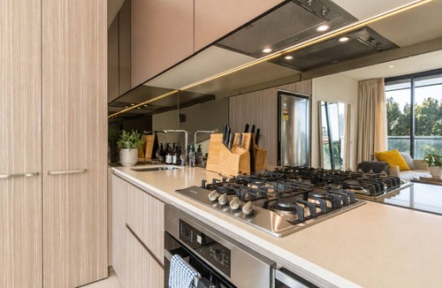 Zetland Apartment | Modern Zetland Stay Above Green Square Station