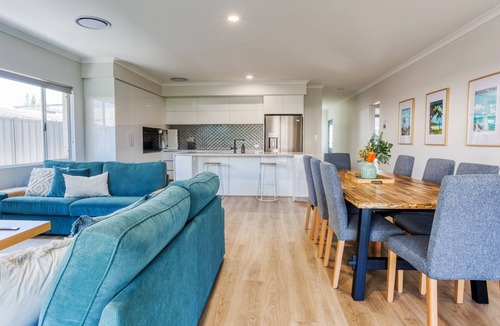 West Busselton House | Mollymook SW – A Stylish Coastal Retreat in West Busselton