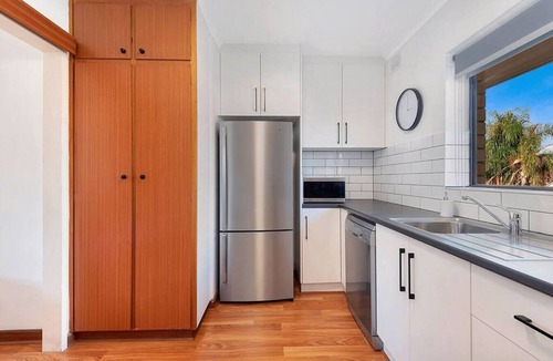 Glenelg Apartment | Moments on Moseley - Walk to Glenelg Beach & Jetty