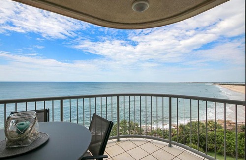 Caloundra Apartment | Monterey Lodge Unit 17, 27 Warne Tce Kings Beach
