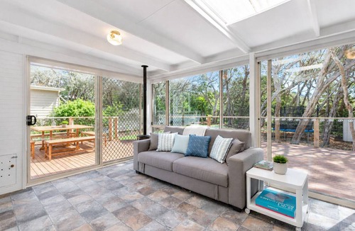 Rye House | Moonah Cottage Rye by Ready Set Stay- Close to the beach & WIFI