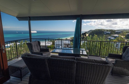Brisbane Waterfront House | Moreton Magic Breathtaking Moreton Bay Views Plunge Pool