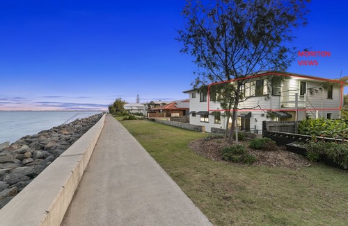 Beachmere Apartment | Moreton Views