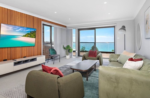 Kiama Downs House | Morning Glow - Wake up to breathtaking views and golden sunrises at this serene coastal retreat.