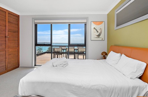 Kiama Downs House | Morning Glow - Wake up to breathtaking views and golden sunrises at this serene coastal retreat.