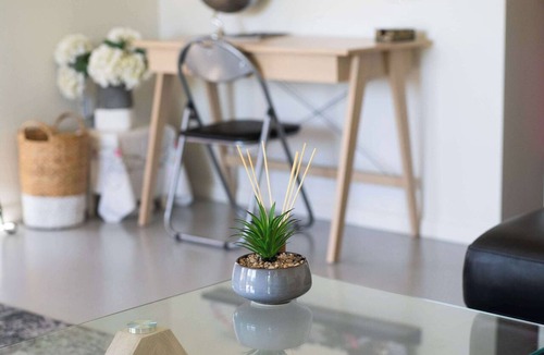 Orange Apartment | Mortimer's Wines Studio - Adults Only Retreat