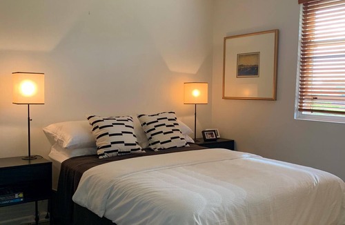Mosman Apartment | Mosman - SHAD1 - Shadforth Street - Top-Floor 1BR with Leafy Views Balcony in Quiet Mosman Street Near Ferry Village