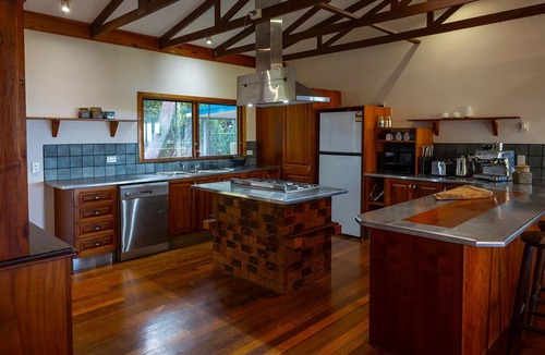 Mowbray House | Mount Panorama: Mowbray Forest Retreat with Pool