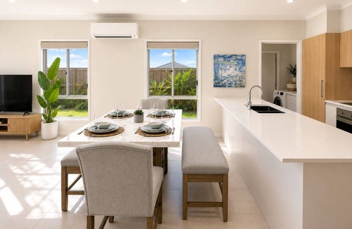 Morayfield Hotel | Mountain Breeze Retreat - Brand New 4BR Home