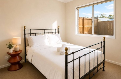 Morayfield Hotel | Mountain Breeze Retreat - Brand New 4BR Home