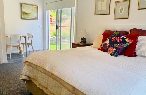 South Coast Bed & Breakfast | Mountain Valley