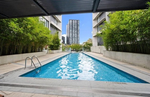 Braddon Apartment | Mountain View 1BR Retreat in Braddon