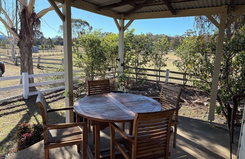Bogee House | Mountain-view farmhouse farmstay on the Capertee Valley Bird Trail